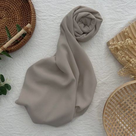 GREYISH BROWN