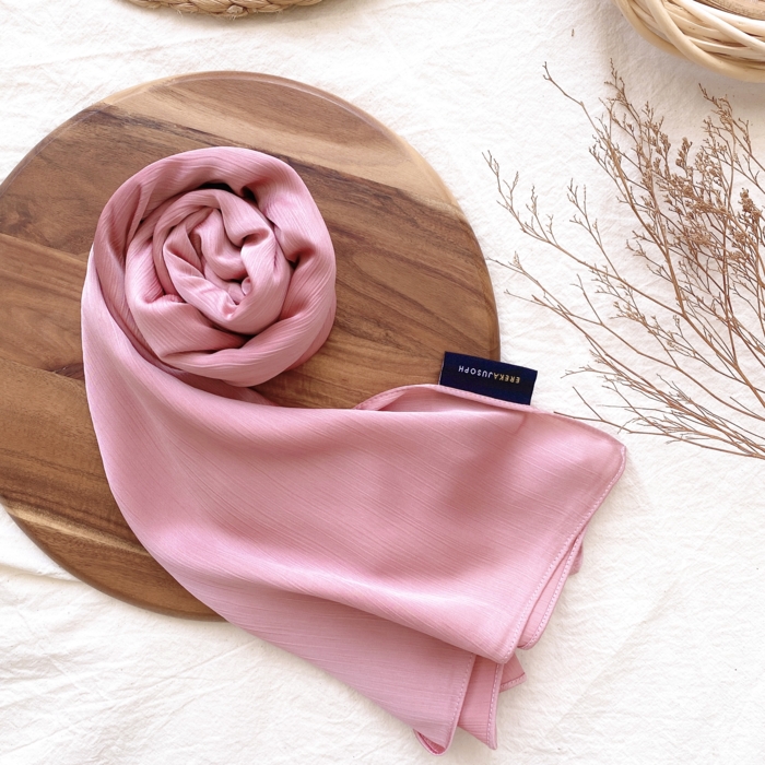 LEIA SATIN SHAWL 2.0 - PINK GUAVA