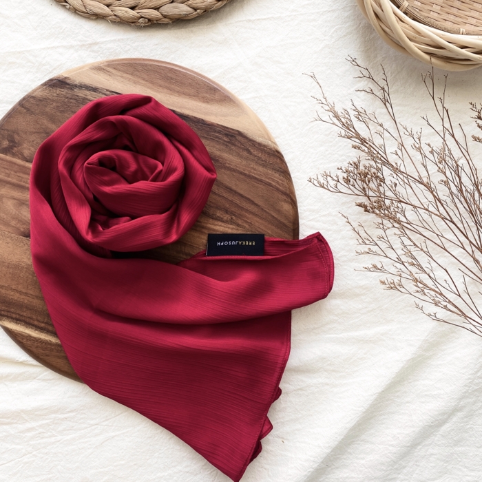 LEIA SATIN SHAWL 2.0 - RED APPLE