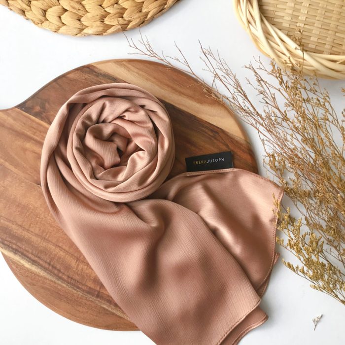 LEIA SATIN SHAWL  - VELVET TEDDY